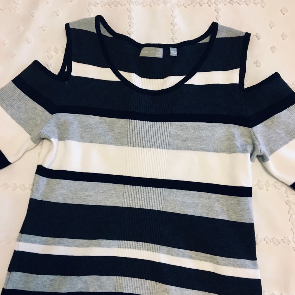 Cold Shoulder Ribbed Pullover - Picture 4 of 4